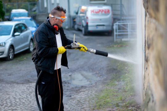 Fachgerechte Graffitientfernung durch Borek Dienstleistungen